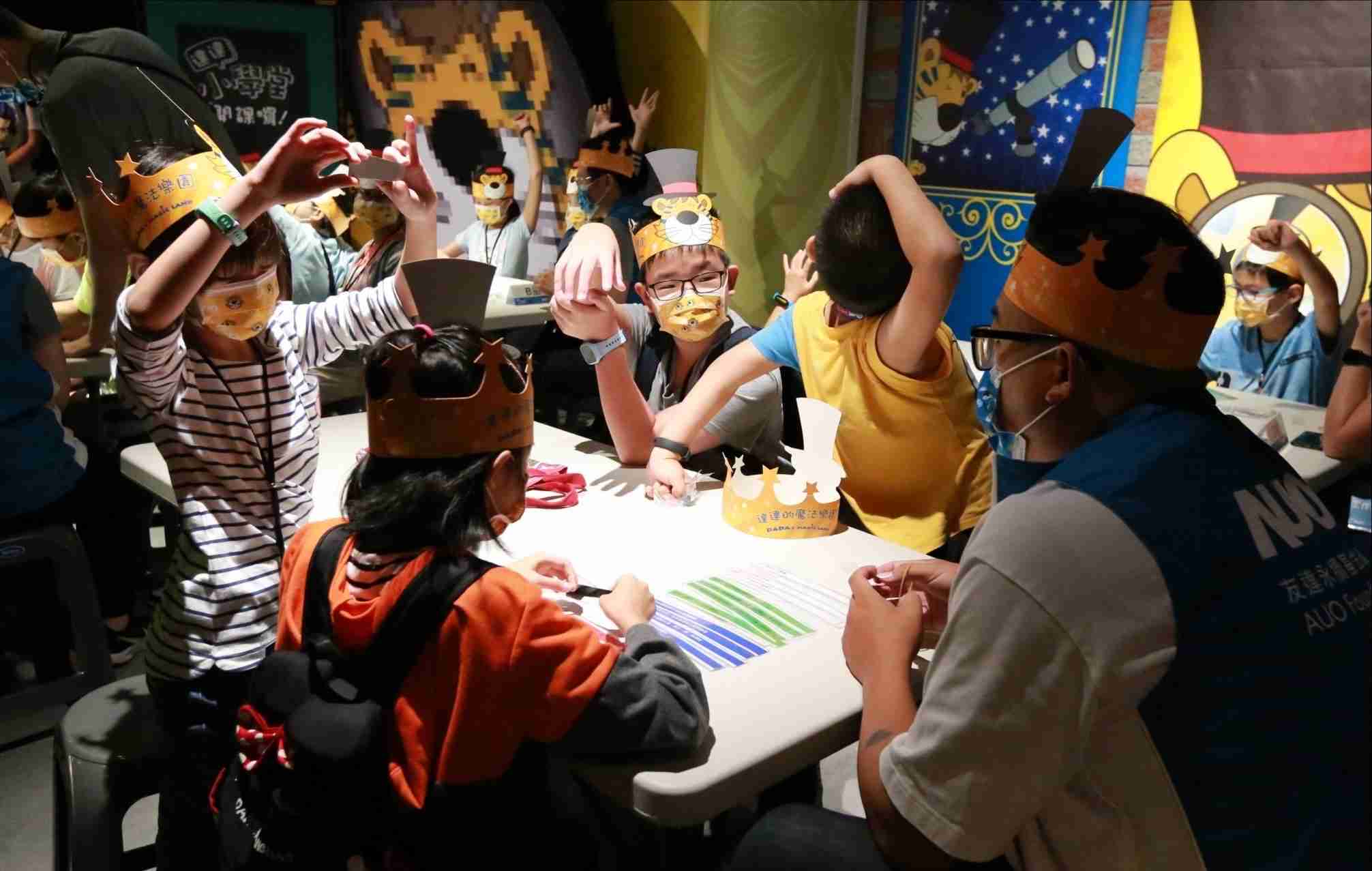 28国际以永续理念推动全人教育计划，，内外结盟储备科普教育人才，，，荣获亚太永续行动奖社会共融面的金奖肯定