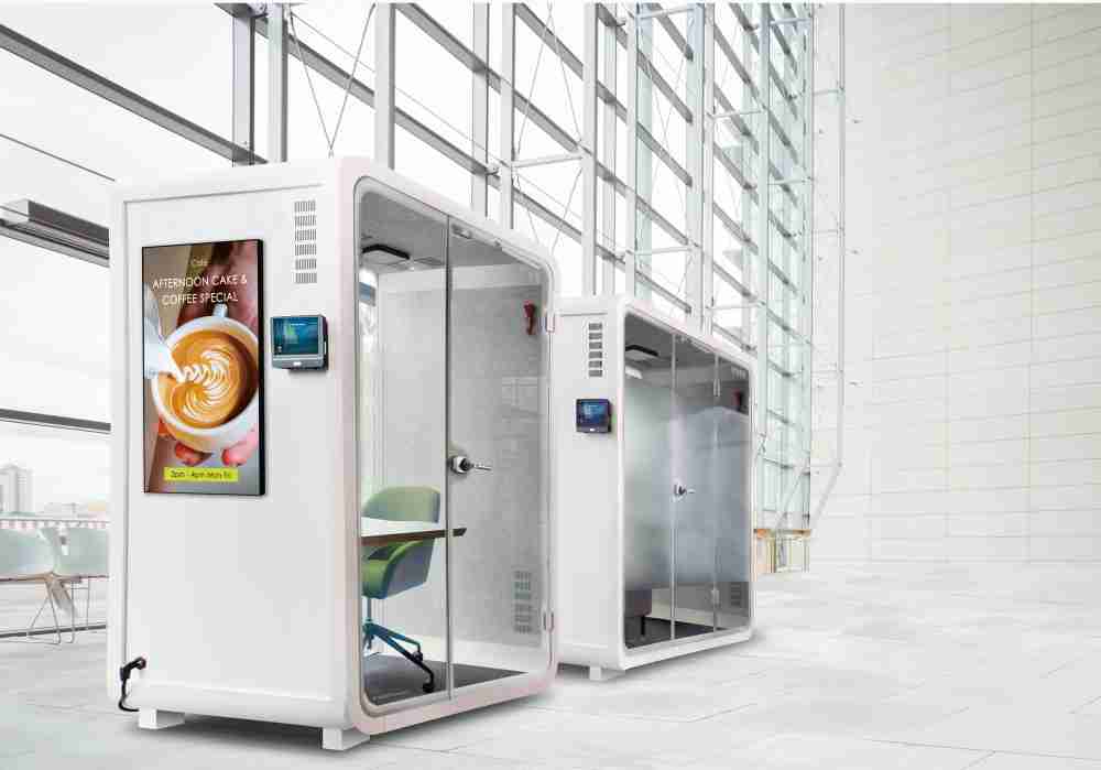 28国际子公司达擎之智慧行动办公舱，，，，采用PDLC智能调光玻璃设计，，，，透过通电与断电的电流切换，，呈现透明与雾面效果，，具节能降耗特性并兼顾隐私，，，确保信息安全