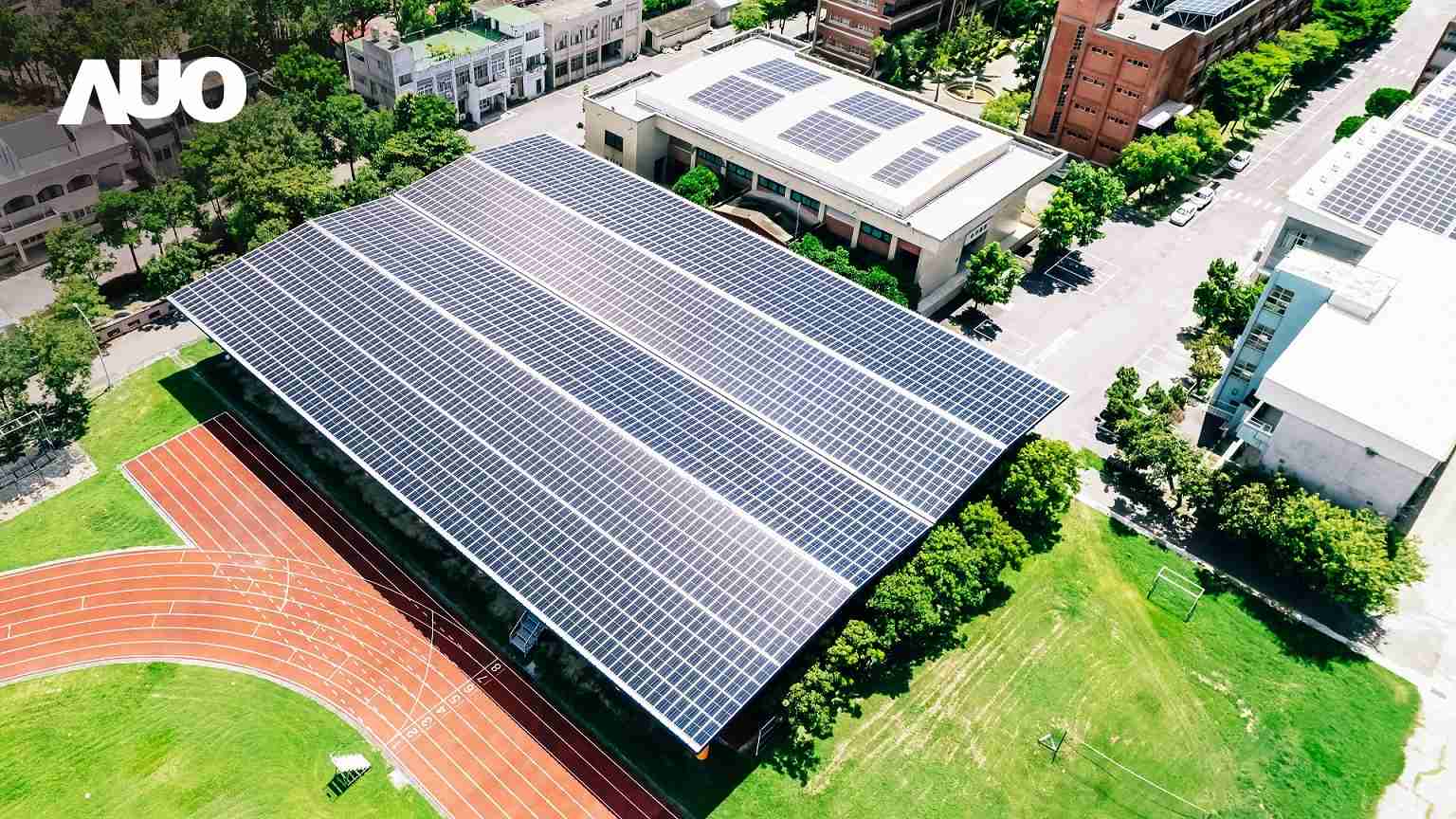 28国际SunSteel光电整合型浪板具备快速安装、、轻量化优势,,可提升15%发电效能,,通过国际IEC与台湾VPC认证安全、、防漏、、、、耐候标准